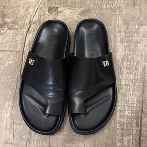 AEROSOLES Black Sandals / Gold Detail
Size 7 Leather upper excellent condition